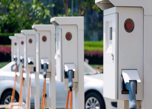 英國(guó)電動(dòng)汽車(chē)行業(yè)陷入困境，英媒：中國(guó)背鍋！
